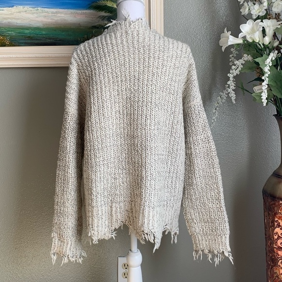 Vistique V-neck Frayed Sweater Size Medium - Picture 17 of 17